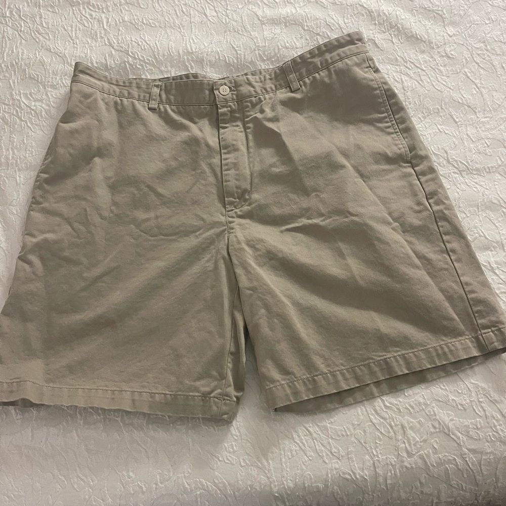 Vineyard Vines khaki‎ shorts size 38